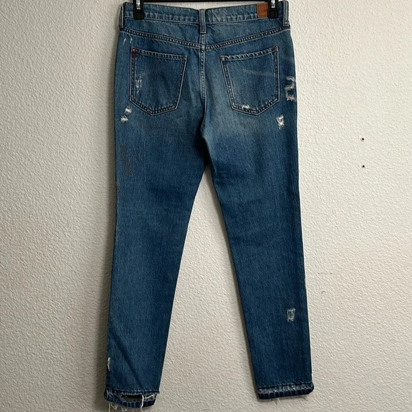 BDG Slim Fit Boyfriend Distressed Denim Women’s Jeans Size 26 - Picture 3 of 12